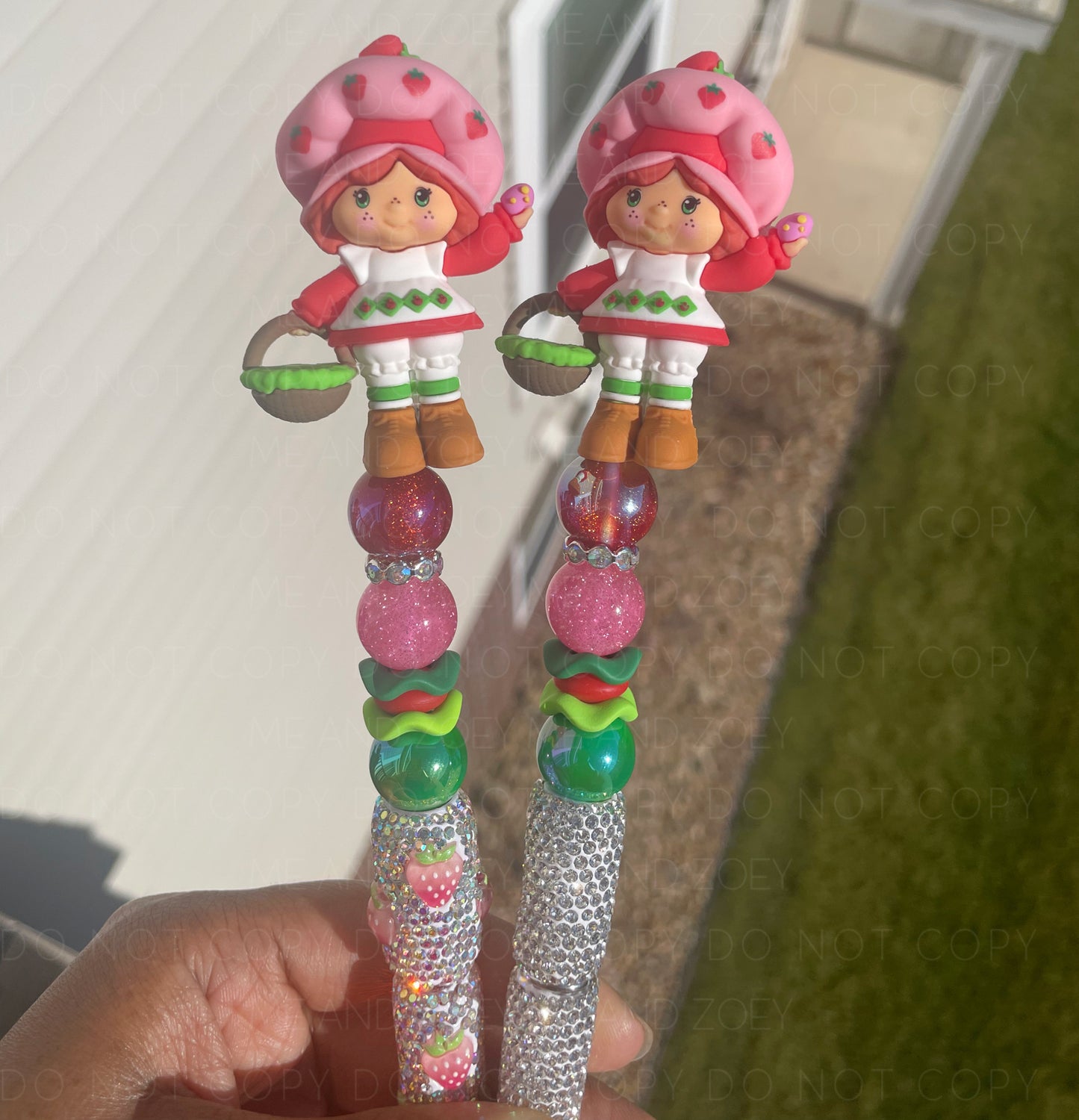 Strawberry Girl Beadable Pens (Includes 1 Refill)